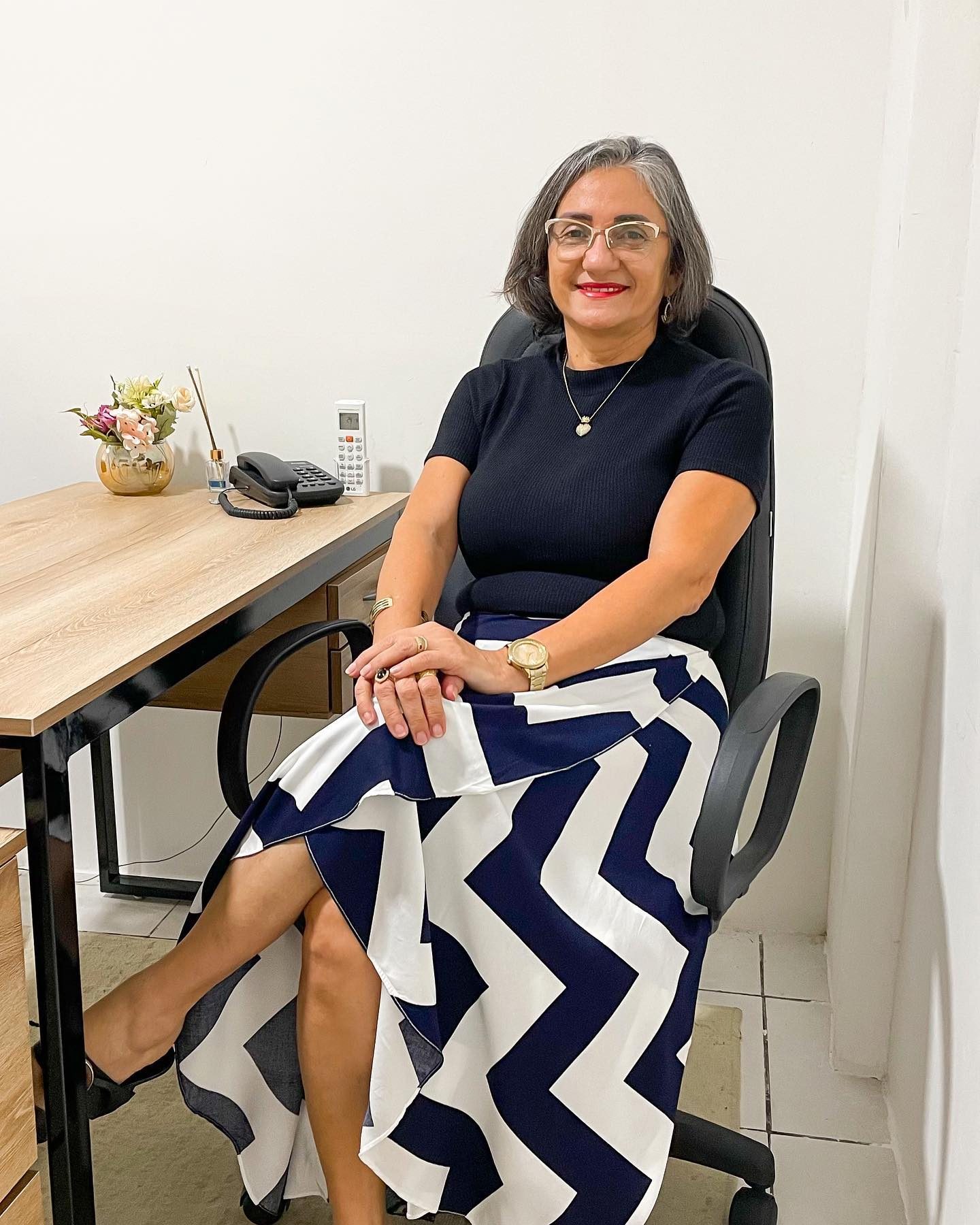Dra. Graça Furtado, advogada, em seu escritório em Quixadá/CE